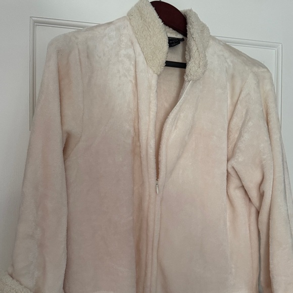 Natori Cream Robe - Picture 6 of 6